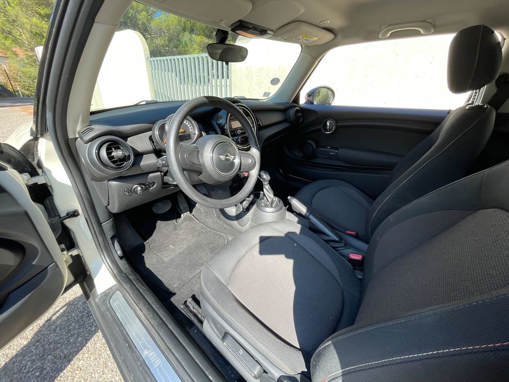 One Hatch 3 Portes 102 ch BVA6 2016 occasion 13260 Cassis