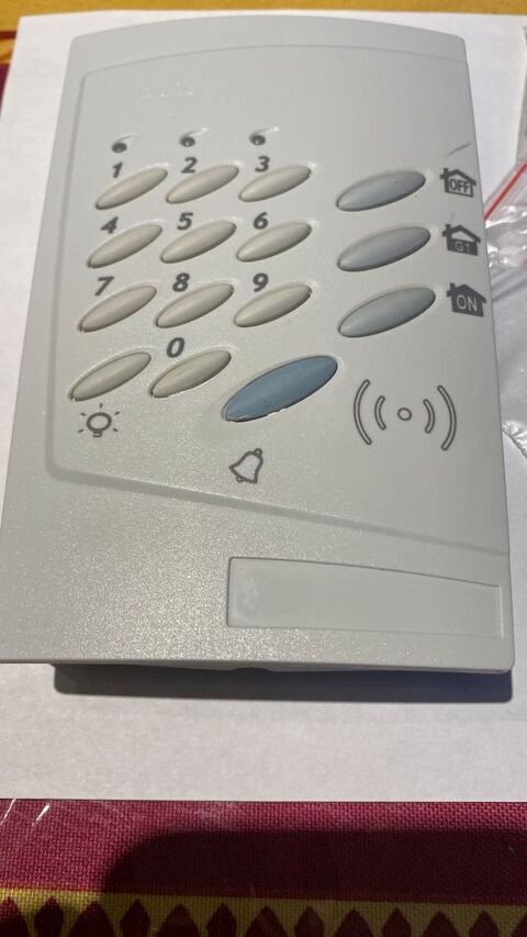 claviers TF310X plus 3 badges diagral de 2010 95 Bagnols-sur-C�ze (30)