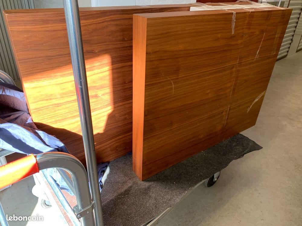 TABLE BASSE EN BOIS ET LAQUE AVEC UN PLATEAU TOURNANT Meubles