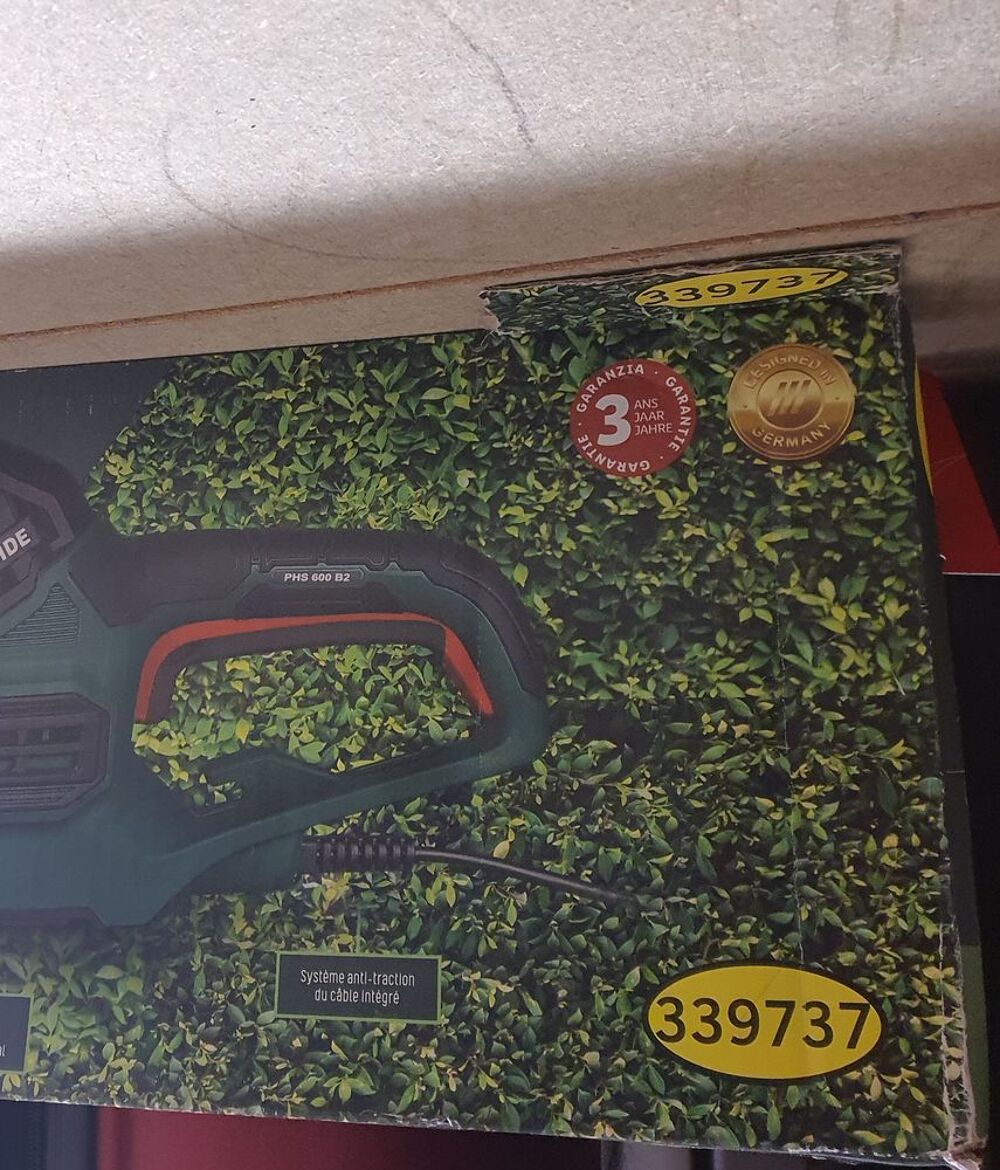 Taille haie tout neuf dans son carton Jardin