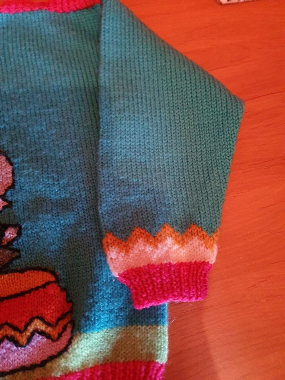 
PULL 3 ANS ELEPHANT TRICOTE MAIN NEUF
Vêtements enfants