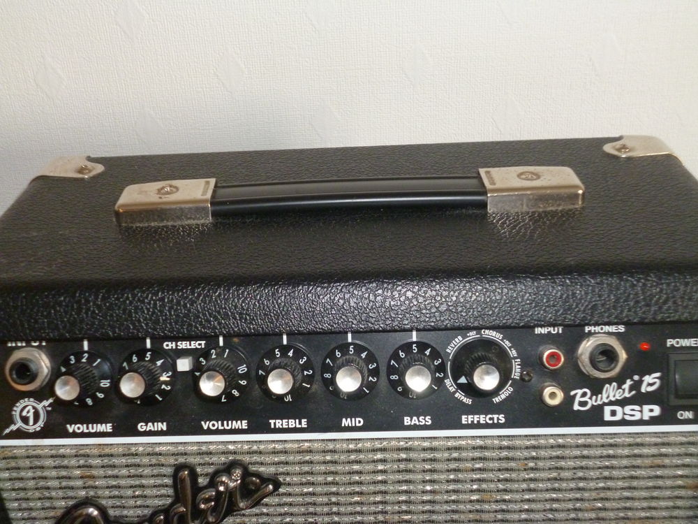 Ampli FENDER " Bullet 15" Audio et hifi