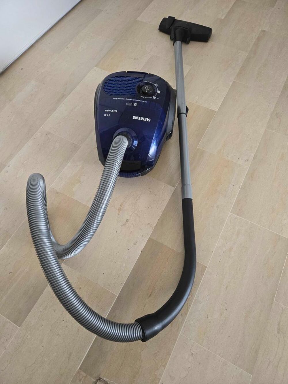 Aspirateur tra&icirc;neau Electroménager
