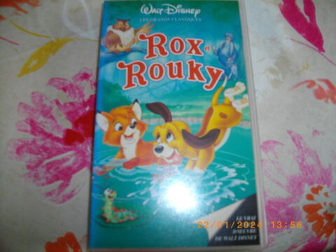 CASSETTE VIDEO VHS DE :  ROX ET ROUKY  Perros-Guirec (22)