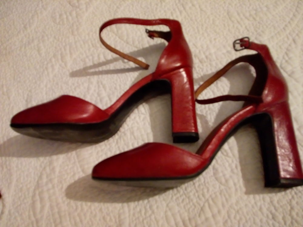 Escapins cuir &agrave; bride rouge neufs Chaussures