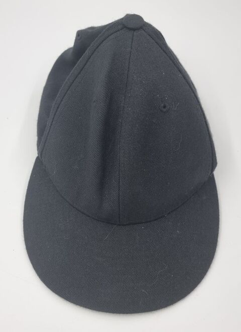 Casquette Yupoong noire taille 7 1/2 1 Vulbens (74)