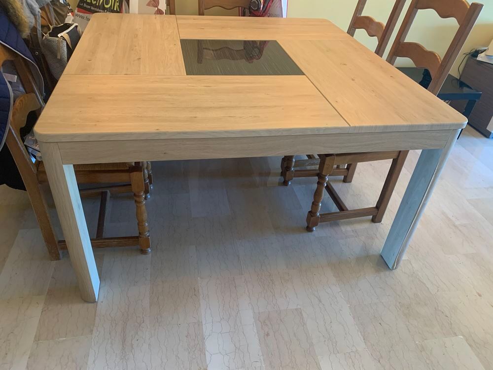 Table carr&eacute;e s&eacute;jour Meubles