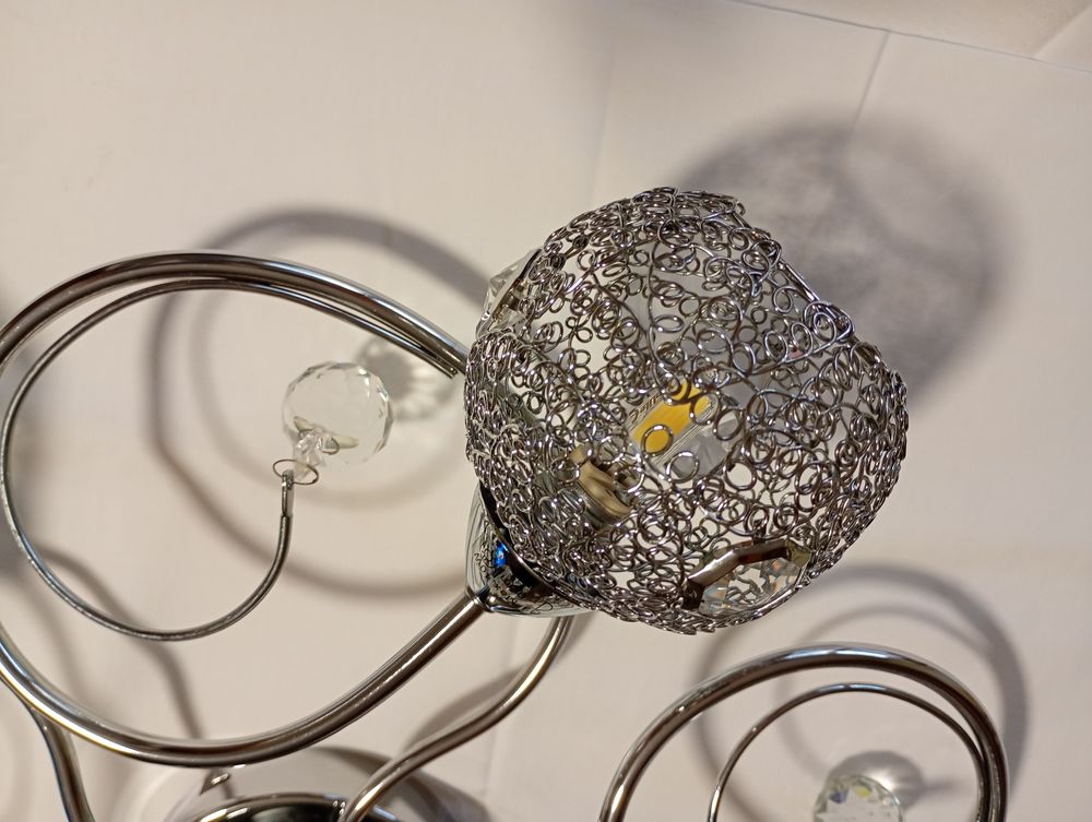 plafonnier &agrave; LED au design original Décoration