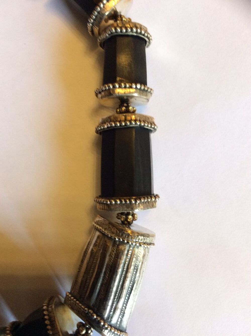 tres beau collier en argent et bois d &eacute;b&egrave;ne Bijoux et montres