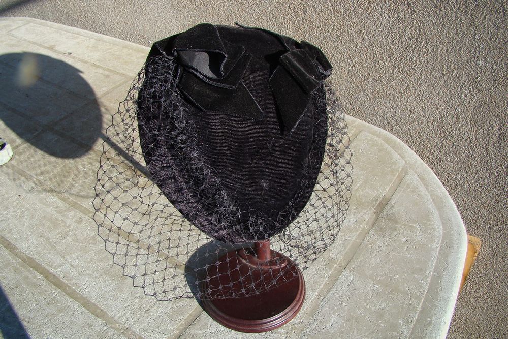 Ancien chapeau / Bibi &agrave; voilette vintage ann&eacute;es 1950
Vêtements