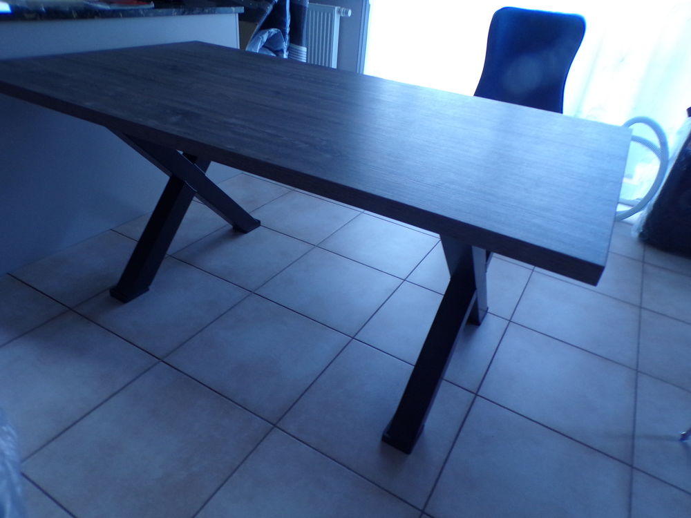 tr&egrave;s belle table de salle a manger Meubles