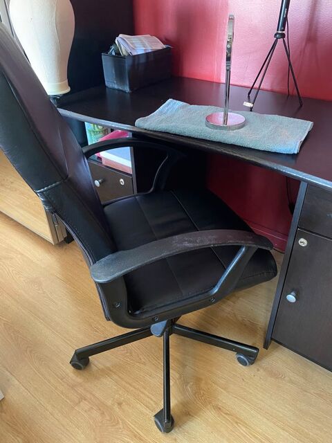 Chaise de bureau à roulettes noir type cuir 50 Arnouville-lès-Gonesse (95)