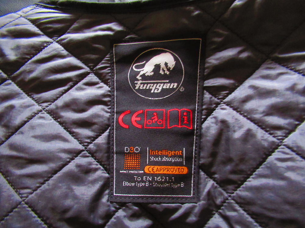 blouson motard port&eacute; 2 fois excellent &eacute;tat avec doublure Vêtements