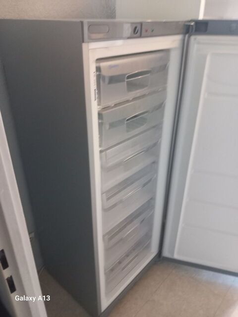 R�frig�rateur 6 tiroirs Indesit gris en bon �tat Saint-Priest (69)