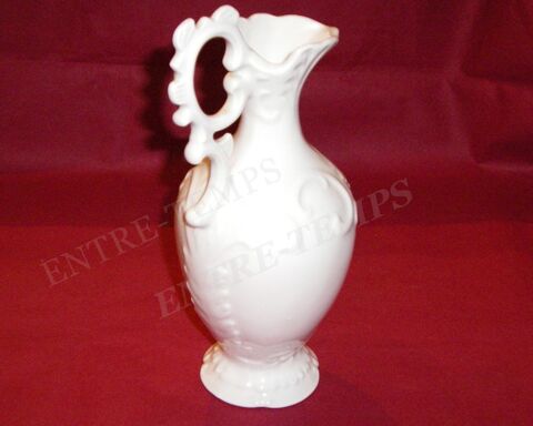 AIGUIÈRE EN FAIENCE BLANCHE 16 Sergines (89)