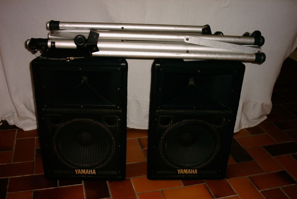 Enceintes 150 Watts + table de mixage Audio et hifi