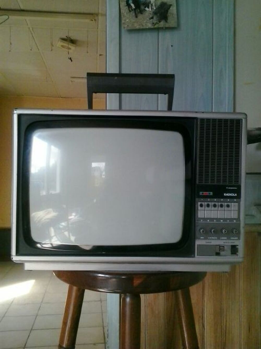 TV portable de luxe RADIOLA ann&eacute;e 80 VINTAGE Photos/Video/TV