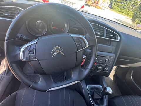 Citroen c4 1.2L 110ch ann&eacute;e 2016