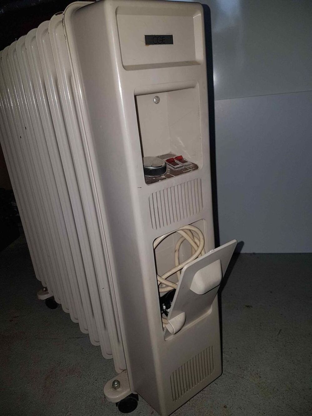 Radiateur &agrave; bain d'huile avec 3 puissances de chauffe Bricolage