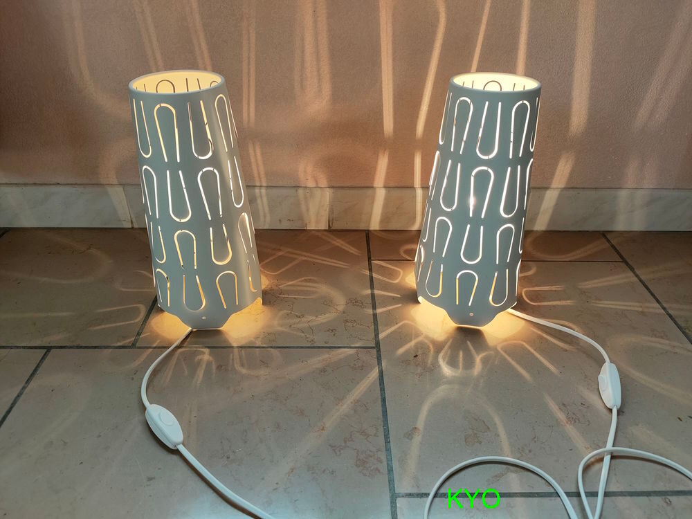 Lampe chevet &agrave; poser, abat-jour ajour&eacute; blanc m&eacute;tal cylindre Décoration