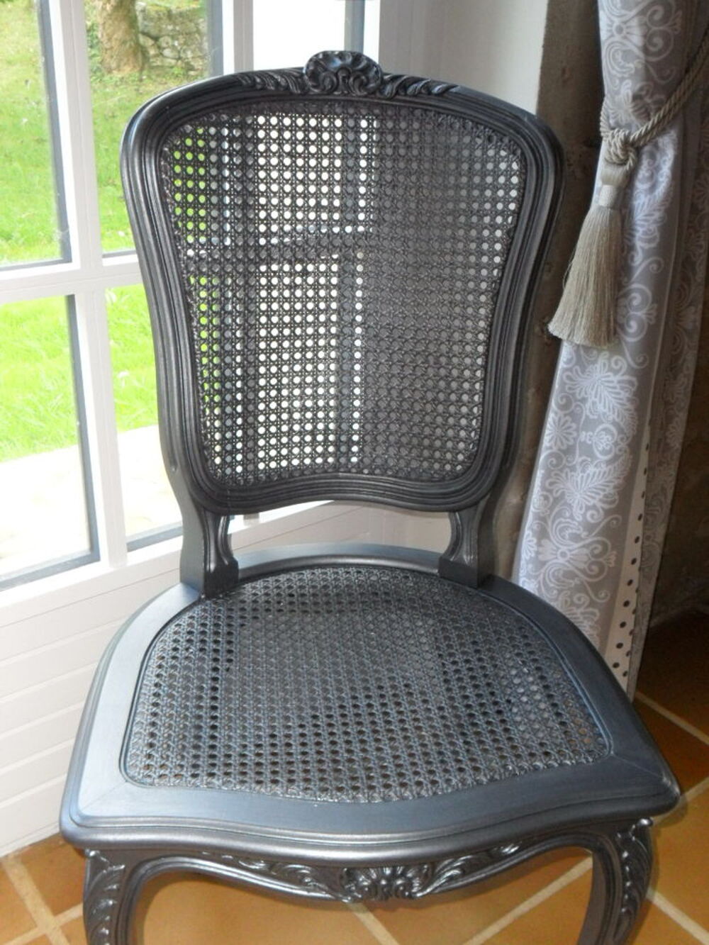 Chaise cann&eacute;e relook&eacute;e (patin&eacute;e en gris &eacute;tain) Meubles