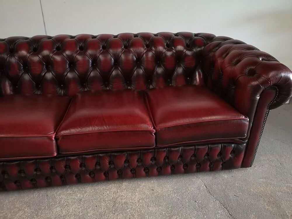 Canap&eacute; chesterfield cuir rouge trois places Meubles