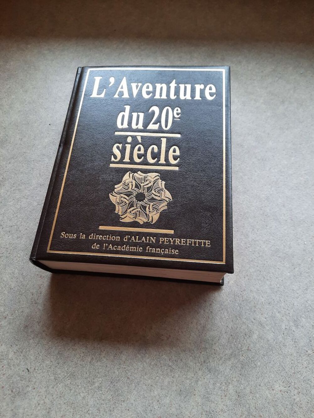Livre reli&eacute; neuf Livres et BD