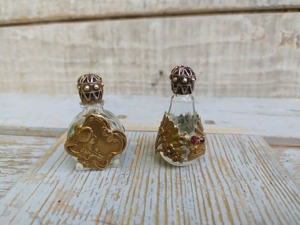 Petits Flacons &agrave; Sels ou Parfum Style Art Nouveau 