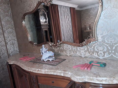 BAHUT MARBRE / VAISSELLIER 890 Domancy (74)