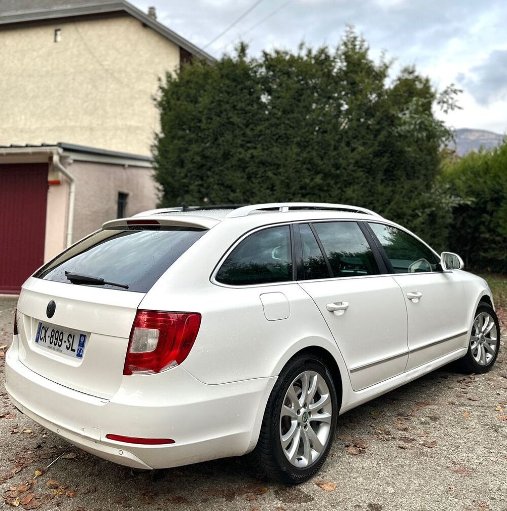 Superb 2.0 TDI 170 CR FAP 4x4 Elegance 2012 occasion 73000 Chamb&eacute;ry