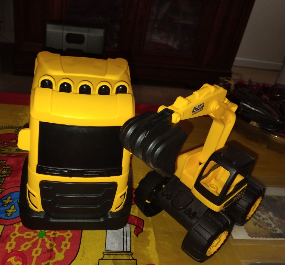 Camion enfant neuf jamais servi Jeux / jouets