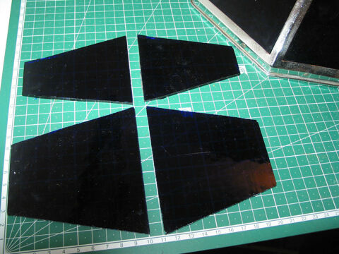 Lot de 4 verres pour grande lampe PIROUETT de salon.
bleu p 25 Marseille 13 (13)