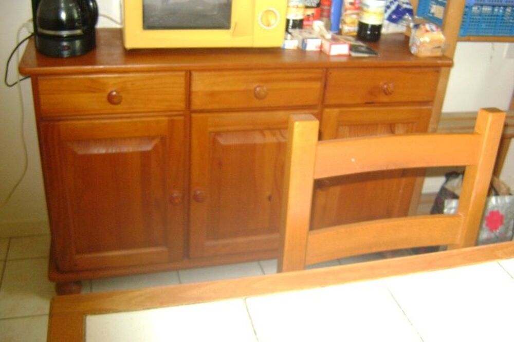 salle a manger ,compl&egrave;te ,buffet ,table et 4 chaises parfait Meubles