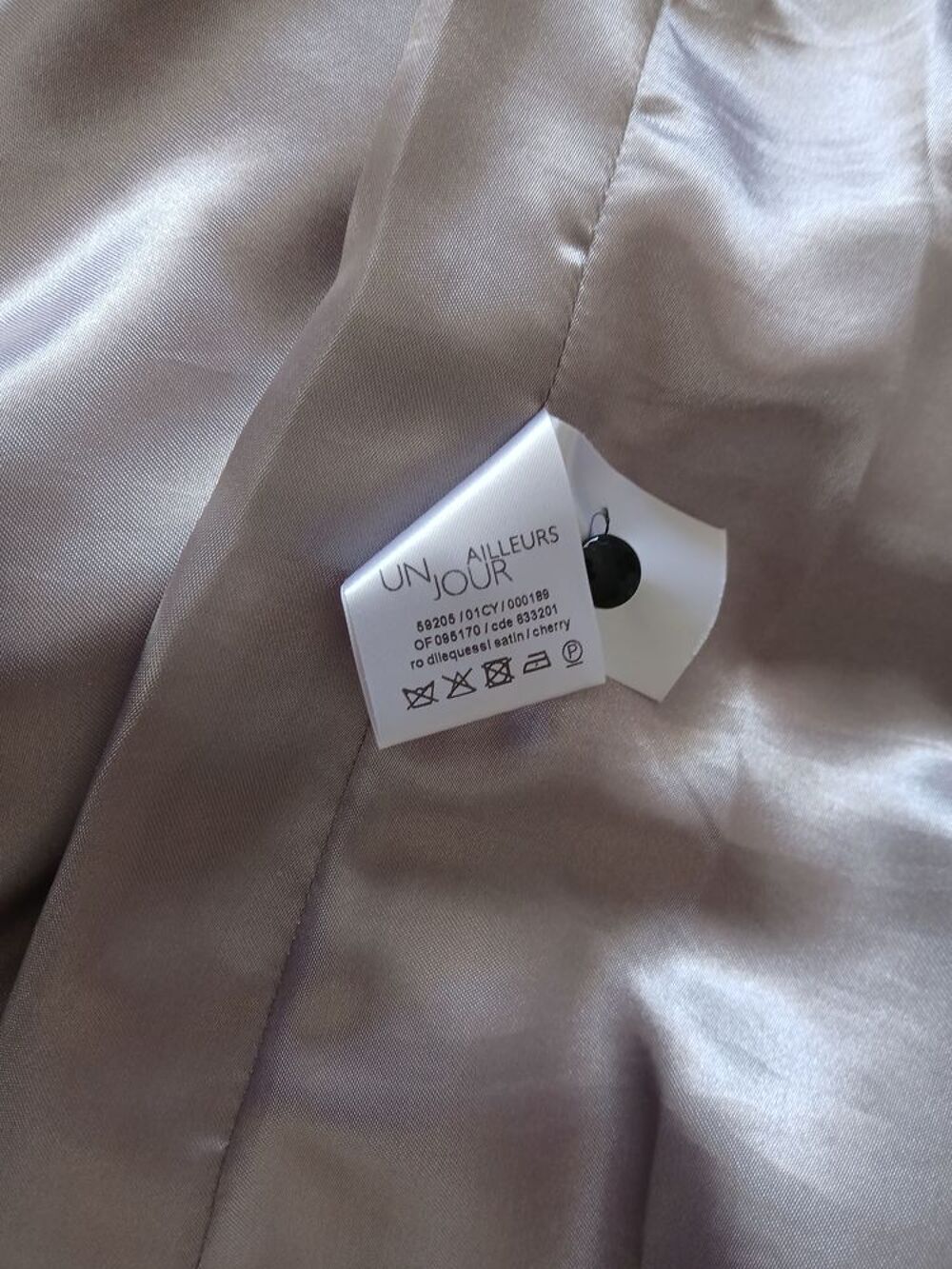 Ensemble robe et veste satin Un Jour Ailleurs - taille 46 Vêtements