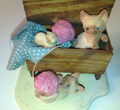 3 chats de collection ( N�8 ) avec un coffre 5 Viry-Noureuil (02)