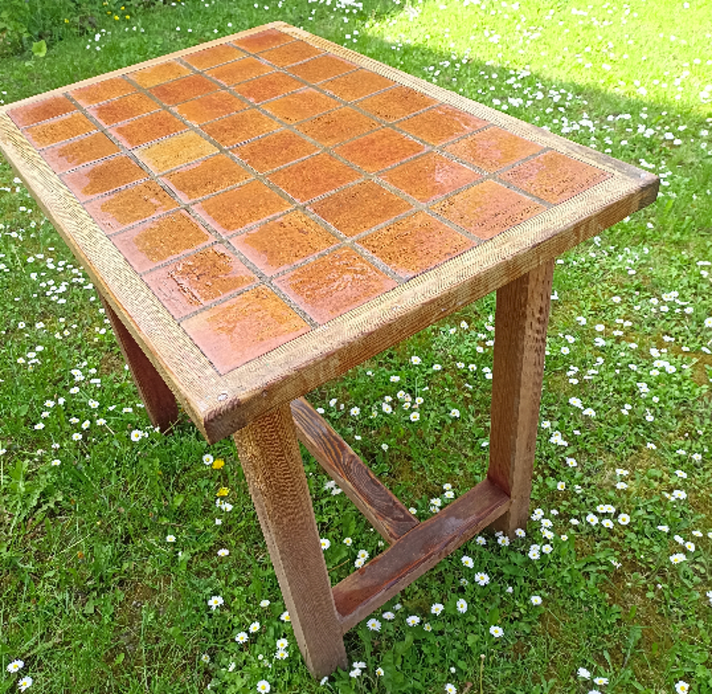 Petite table carrel&eacute;e Meubles