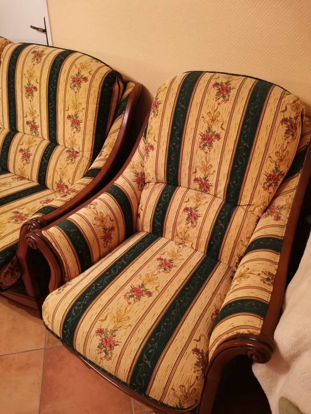 Canap&eacute; et 2 fauteuils en merisier magasin L&eacute;oty Meubles