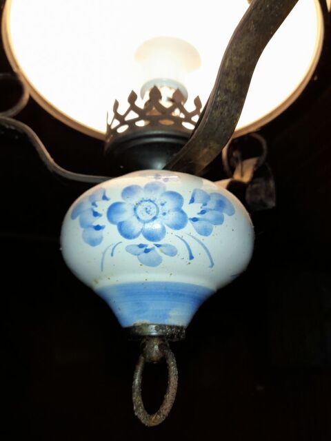 lustre plafonnier  opaline et ceramique decor fleur bleu 28 Guipry (35)