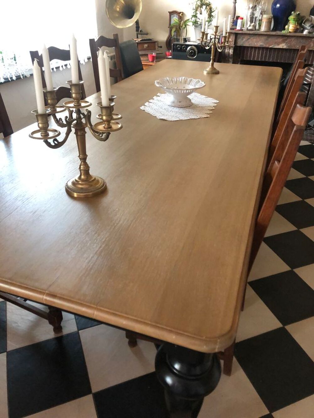 Table ch&ecirc;ne 300X120
&Eacute;tat impeccable 
12 personnes Meubles