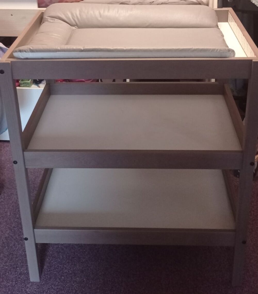 Table &agrave; langer Mobilier enfants