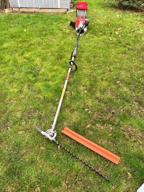 taille haies et D�broussalleuse � porter dos Kawasaki 350 Castets-en-Dorthe (33)