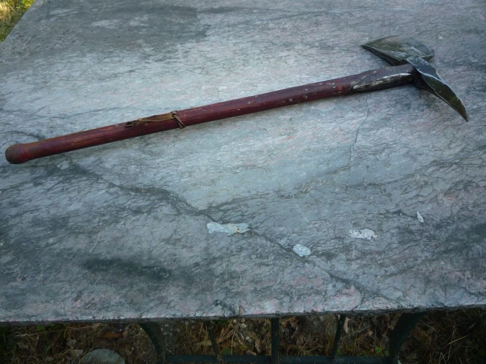 OUTIL ANCIEN, ANCIENNE HACHE DE POMPIER
