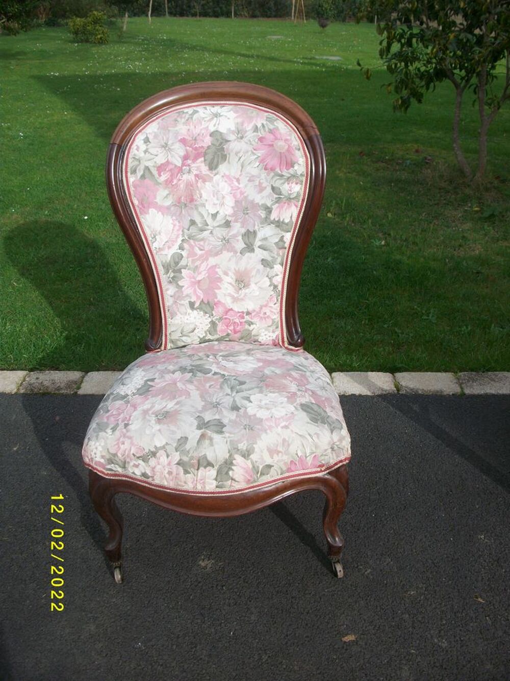 Fauteuil fleuri
Meubles