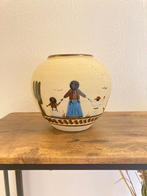 Vase beige avec motif mexicain 13 Poitiers (86)