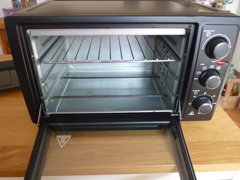 Four �lectrique 28 litres Thomson. 40 Clermont-l'H�rault (34)