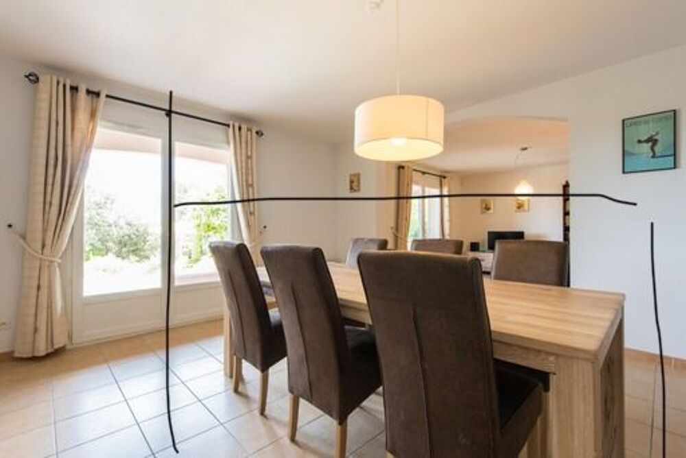 Table avec 8 chaises Meubles