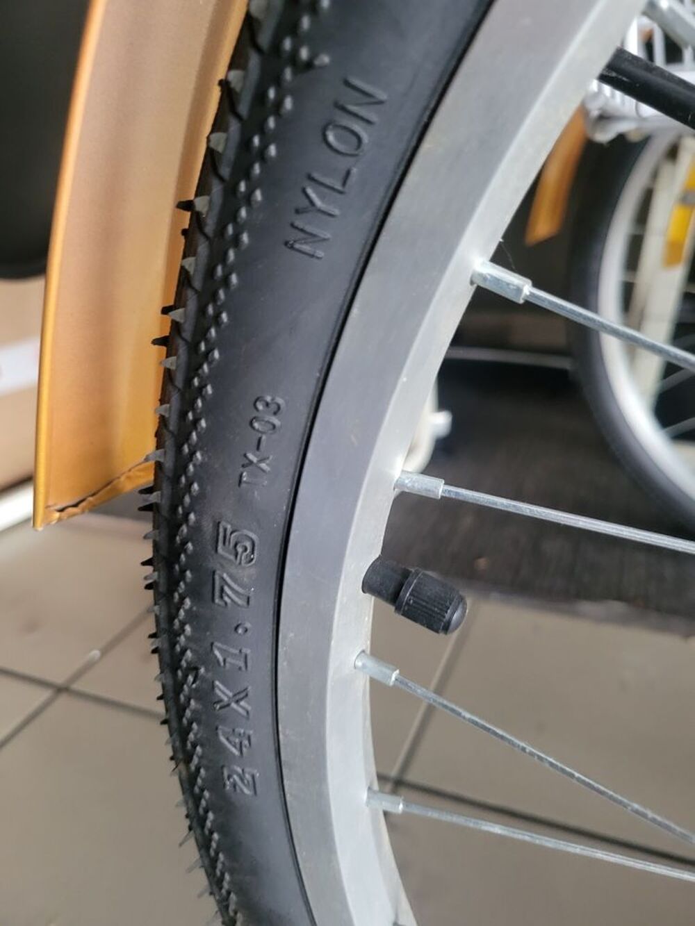 Tricycle adulte avec panier arri&egrave;re Vélos