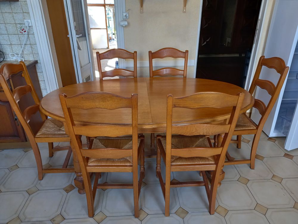 Salle &agrave; manger Vintage en bois massif de ch&ecirc;ne. Meubles