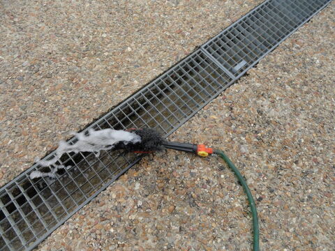 Brosse � eau pour nettoyages de v�hicules et autres 15 Sabl�-sur-Sarthe (72)