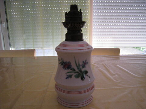 Pied lampe p�trole porcelaine 15 Vinay (38)